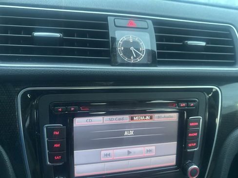 Used 2015 Volkswagen Passat 1.8T Sport image 11