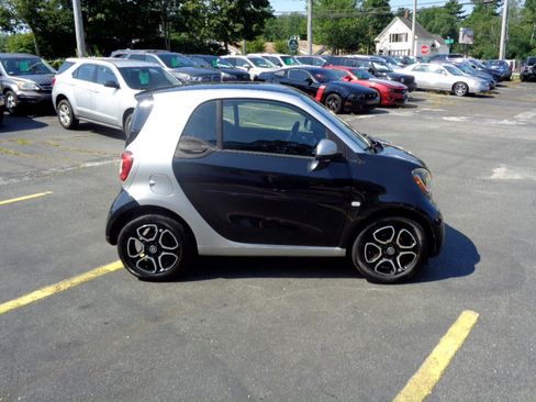 Used 2016 smart fortwo passion image 15