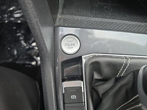 Used 2024 Volkswagen Tiguan SE FWD image 28