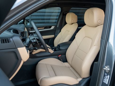 New 2026 Porsche Cayenne image 5