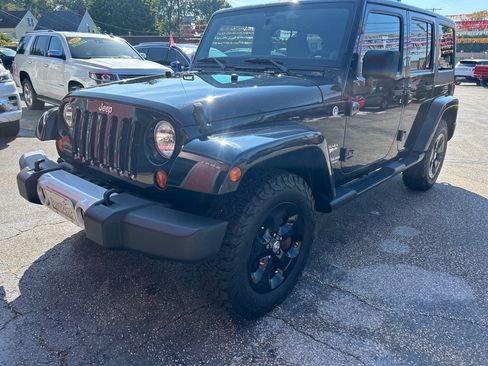 Used 2013 Jeep Wrangler Unlimited Sahara image 1