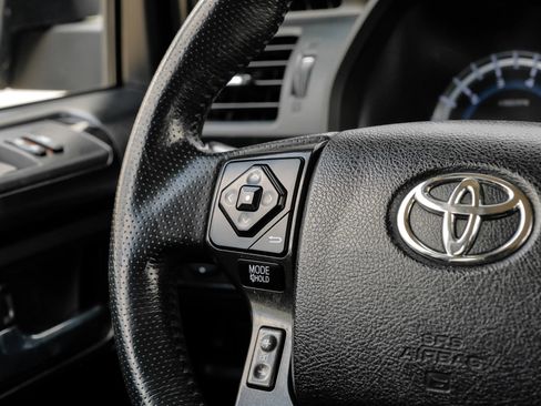 Used 2018 Toyota 4Runner TRD Off-Road Premium AWD/4WD image 19