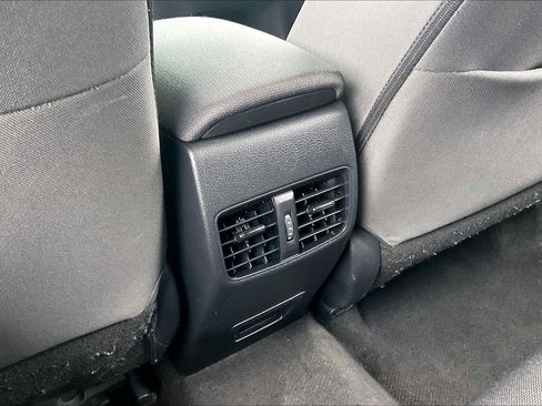 Used 2024 Toyota Corolla Cross LE image 39