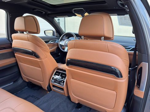 Used 2022 BMW 740i w/ M Sport Package RWD image 41