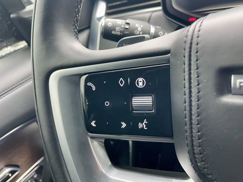 Certified 2025 Land Rover Range Rover SE image 23