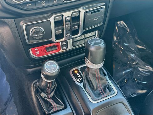 Used 2021 Jeep Wrangler Unlimited Rubicon AWD/4WD image 24