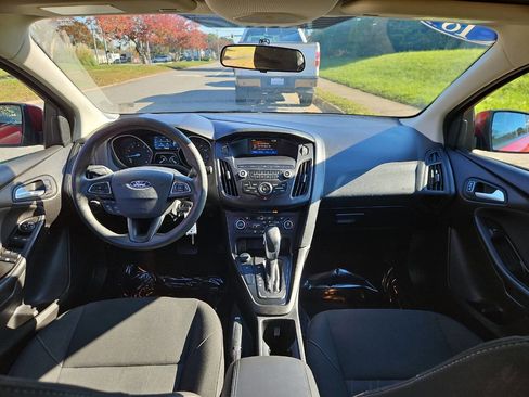 Used 2018 Ford Focus SE w/ SE Appearance Package image 21