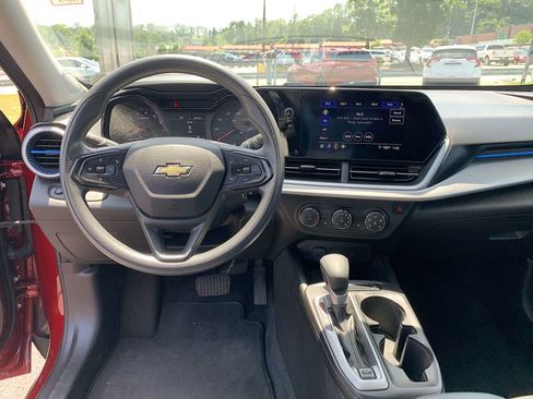 Certified 2024 Chevrolet Trax LS w/ LS Convenience Package FWD image 18