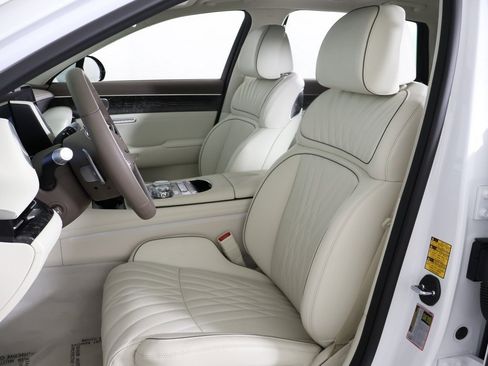 Used 2025 Genesis G90 3.5T image 40