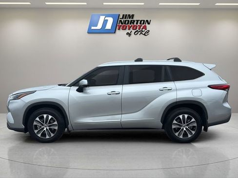 Used 2023 Toyota Highlander XLE AWD/4WD image 8