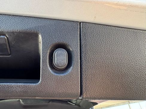 Used 2019 Chevrolet Suburban LT image 33