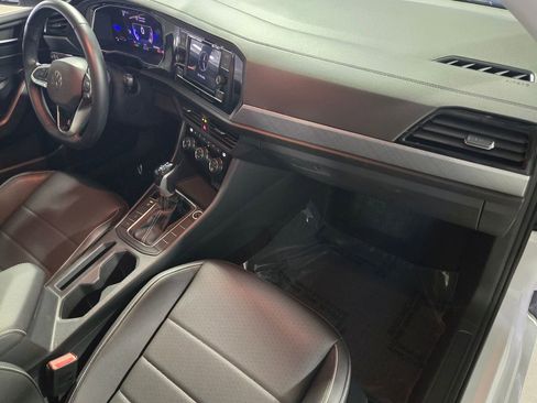 Certified 2023 Volkswagen Jetta SE w/ Panoramic Sunroof Package FWD image 17