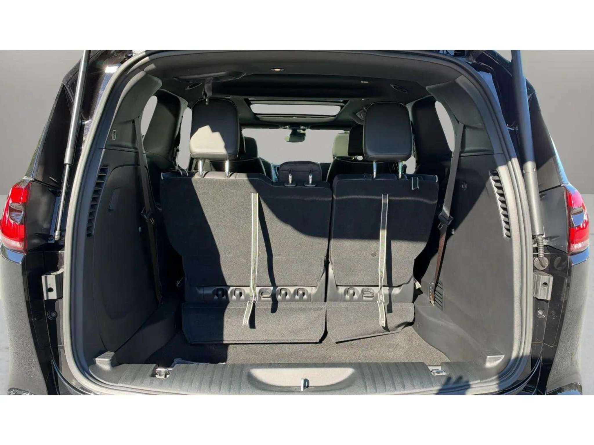 Used 2025 Chrysler Pacifica Limited FWD image 9