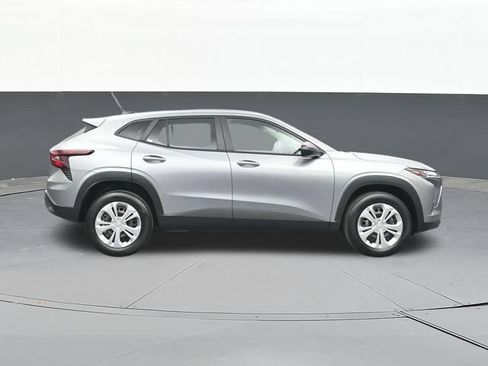 Used 2024 Chevrolet Trax LS FWD image 16