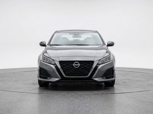 Used 2025 Nissan Altima 2.5 SV FWD image 2