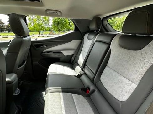 Used 2023 Chevrolet Bolt EUV Premier w/ Sun & Sound Package FWD image 16