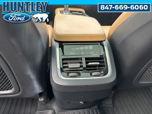 Used 2018 Volvo XC90 T5 Momentum w/ Momentum Plus Package AWD/4WD image 18