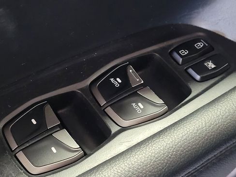 Used 2018 Hyundai Santa Fe Sport w/ 2.4L Value Package 02 FWD image 27