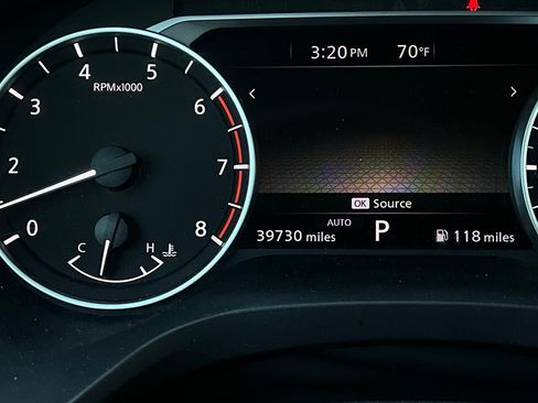 Used 2025 Nissan Rogue SV image 38