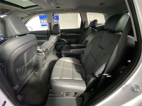 Used 2023 Kia Telluride EX w/ EX Captain's Chair Package image 31