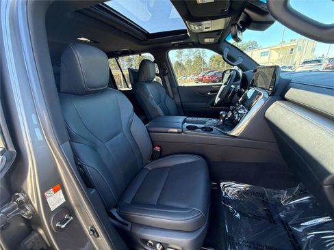 Used 2023 Lexus LX 600 4WD w/ Luxury Package image 24