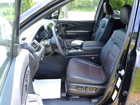 Used 2025 Honda Passport Black Edition image 13