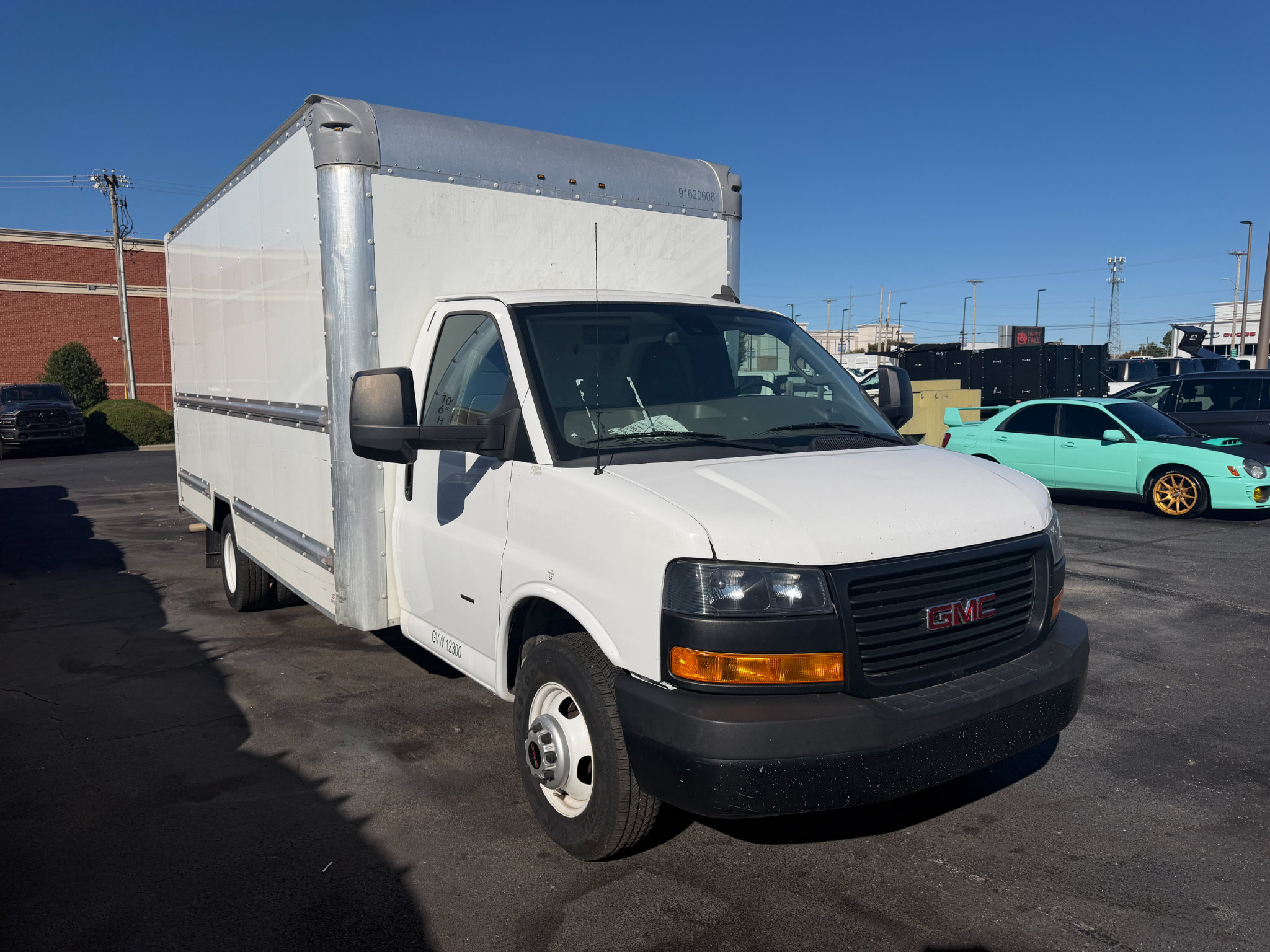 Used 2021 GMC Savana 3500 Extended w/ Power Convenience Package RWD image 3