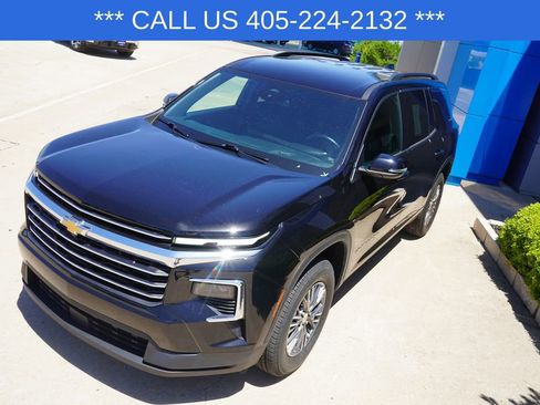 Used 2025 Chevrolet Traverse LT FWD image 14