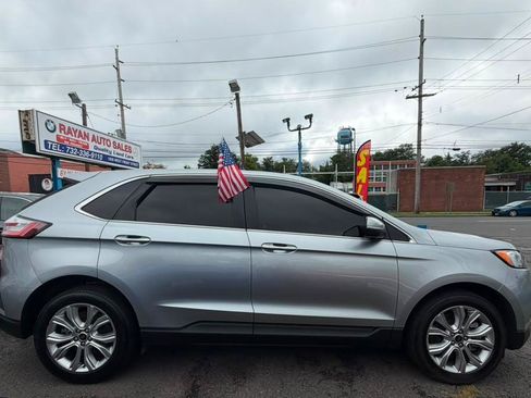 Used 2023 Ford Edge Titanium AWD/4WD image 3