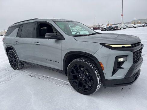 Used 2024 Chevrolet Traverse RS image 3