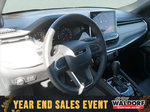 Used 2024 Jeep Compass Limited image 10