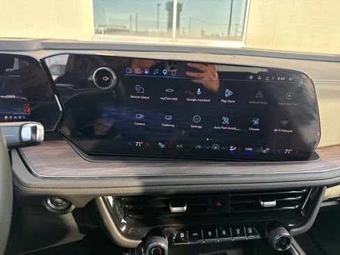 Used 2025 Chevrolet Suburban LT w/ Comfort Package image 11