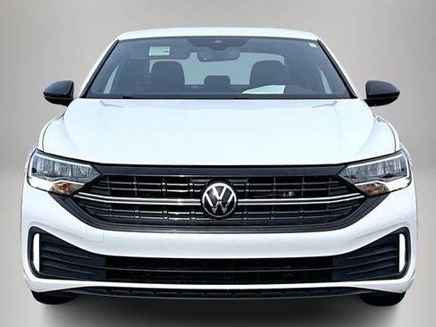 Used 2024 Volkswagen Jetta Sport image 3