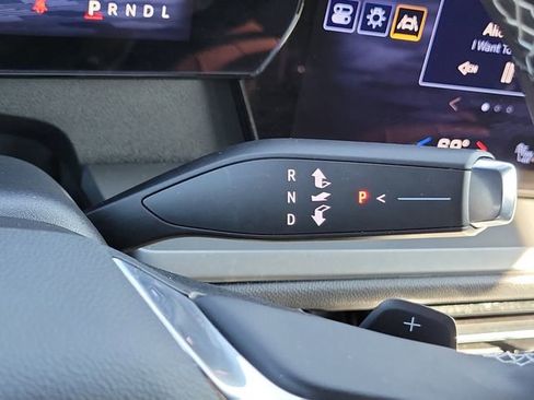 Certified 2025 Chevrolet Traverse LT image 28