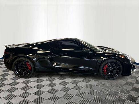 Used 2023 Chevrolet Corvette Z06 w/ Stealth Interior Trim Package RWD image 6