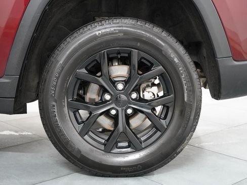 Used 2025 Jeep Grand Cherokee Altitude AWD/4WD image 35