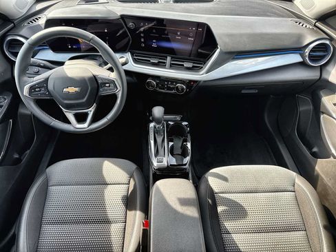 Used 2025 Chevrolet Trax LT w/ Driver Confidence Package FWD image 20