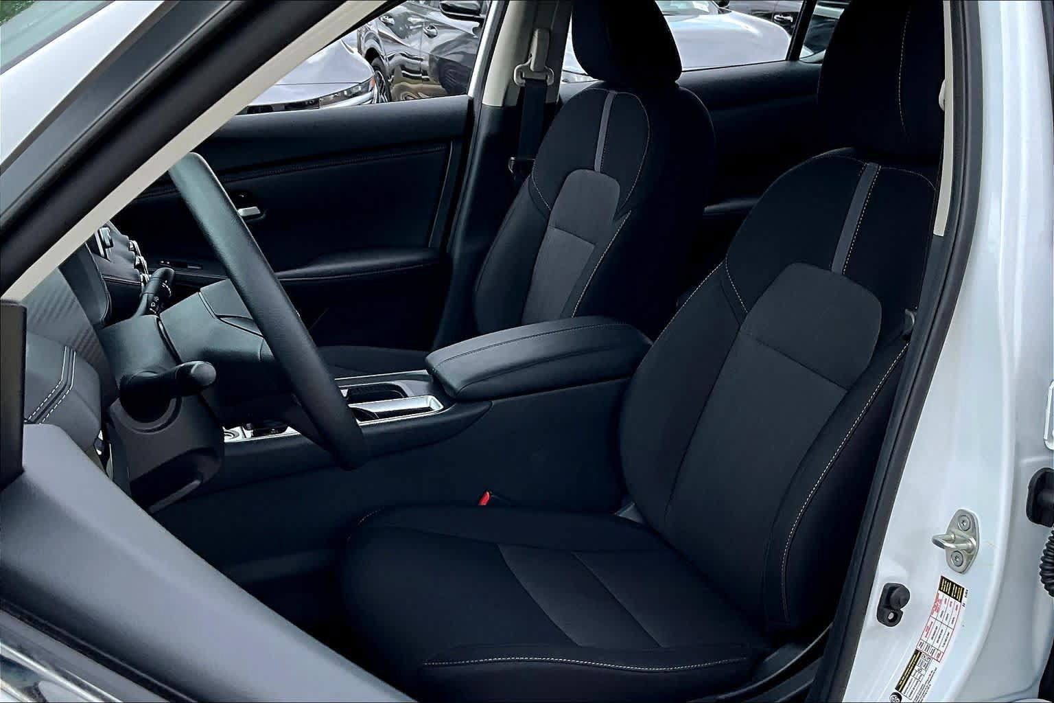 Used 2025 Nissan Sentra SV w/ Trunk Package FWD image 8