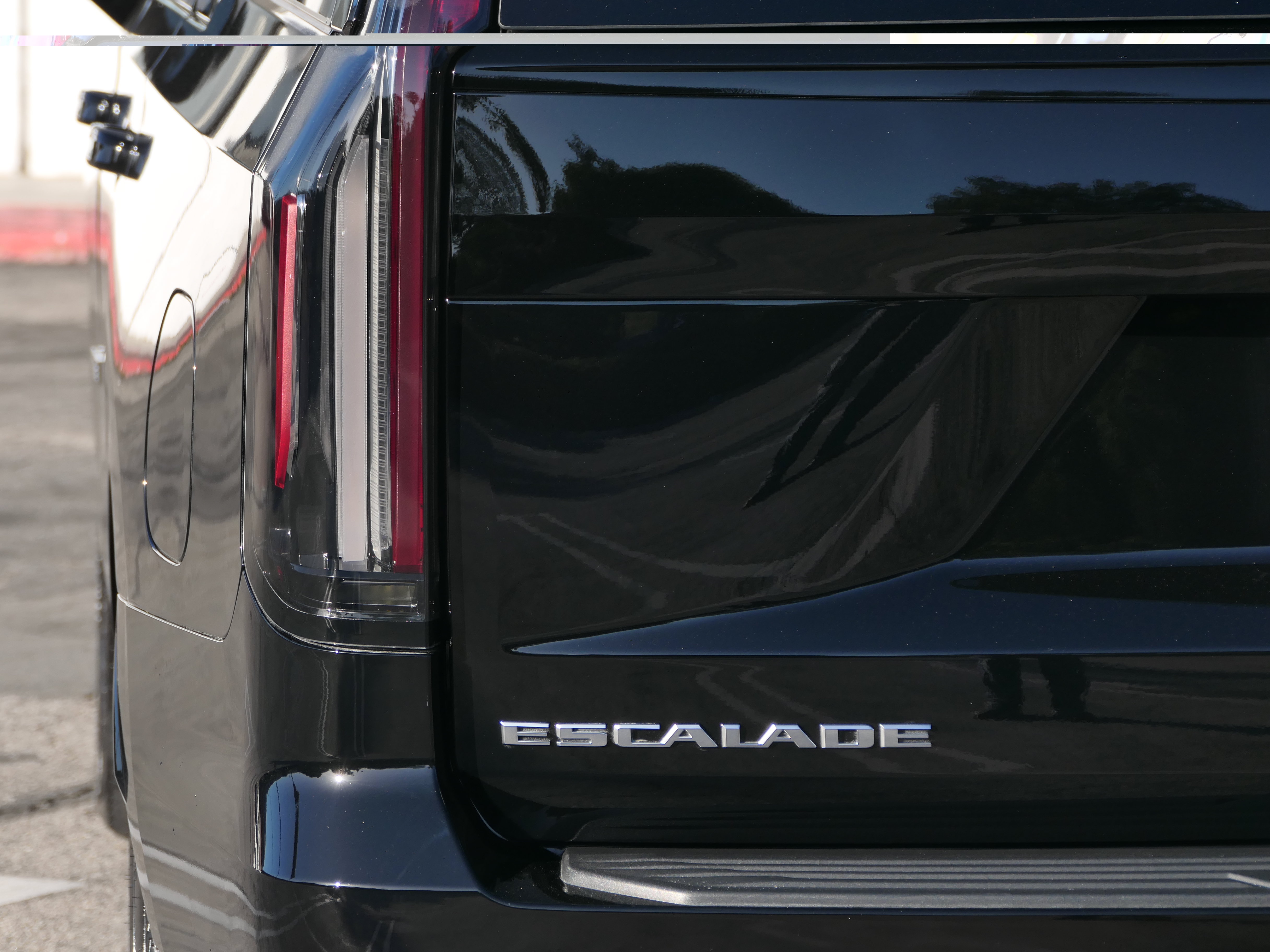 Used 2023 Cadillac Escalade ESV V AWD/4WD image 5