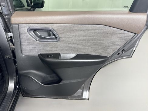 Used 2023 Nissan Rogue S image 28