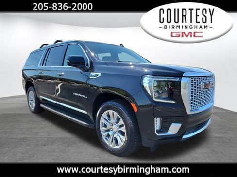 Used 2021 GMC Yukon XL Denali image 1
