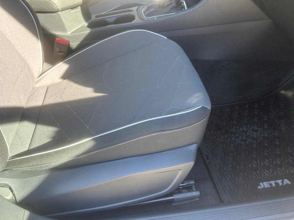 Used 2026 Volkswagen Jetta Sport FWD image 28