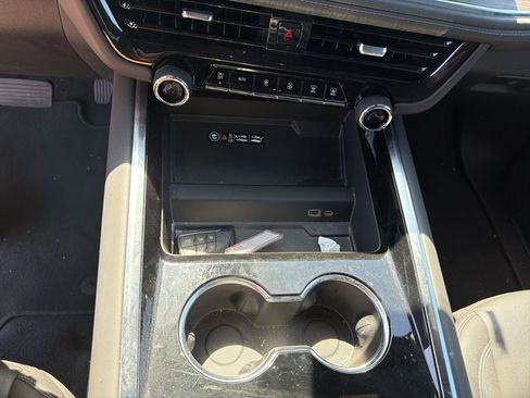 Used 2025 Chevrolet Tahoe LT image 32