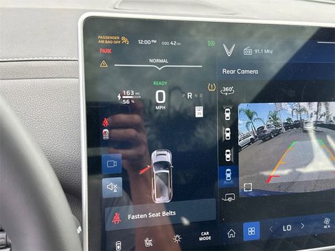 New 2024 VinFast VF 9 Plus image 32