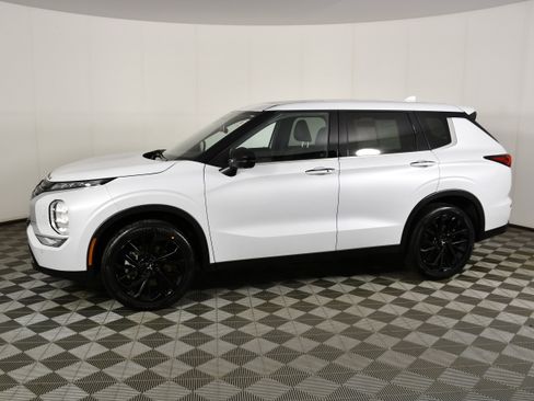 Used 2024 Mitsubishi Outlander SE Black Edition AWD/4WD image 9