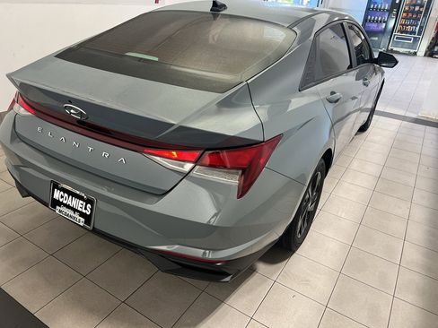 Used 2021 Hyundai Elantra SEL FWD image 5