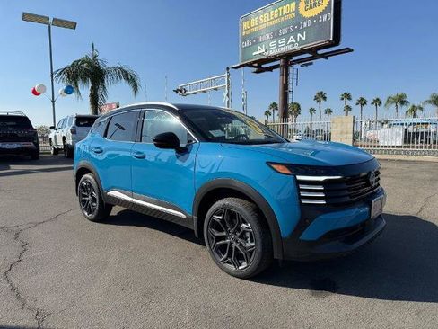 New 2025 Nissan Kicks SR image 1