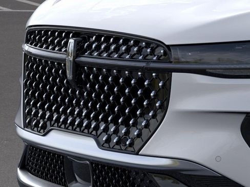 New 2026 Lincoln Nautilus Premier image 17