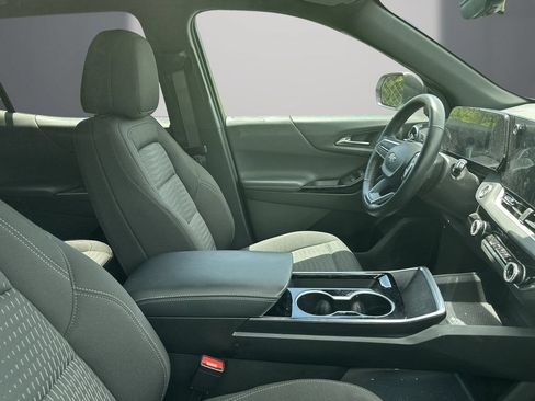Used 2025 Chevrolet Equinox LT w/ Safety and Technology Package FWD image 11