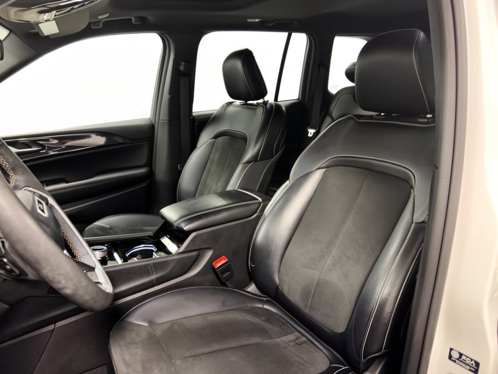 Used 2023 Jeep Grand Cherokee Altitude AWD/4WD image 5